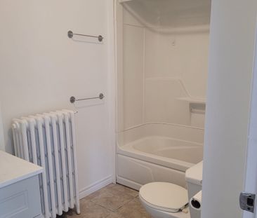 For Lease - 44 Bartonville Avenue Unit# 1, Toronto, Ontario - Photo 2