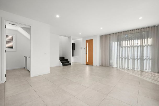 1/3 Alexander Street, Avondale Heights VIC 3034 - Photo 1