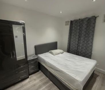 3 bedroom end of terrace house to rent - Photo 4