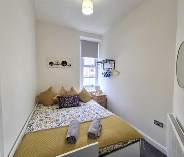 3 bedroom apartment to rent - Photo 4
