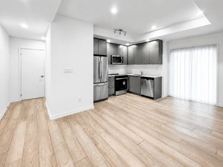 For Lease - 17 Lytham Green Circle Unit# 27, Newmarket, Ontario - Photo 2