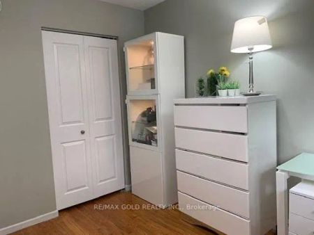 27 Brookdale Crescent #Upper - Photo 4