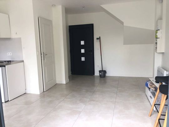 Studio en Rez-de-Jardin SARTROUVILLE - Photo 1