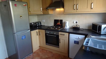 517 New Ashby Road - Engineering Side Loughborough - Photo 3