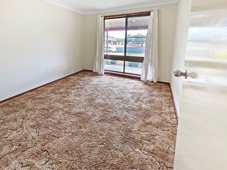 Charming Family Home with Pool - Photo 5