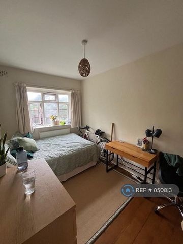 4 bedroom flat to rent - Photo 5