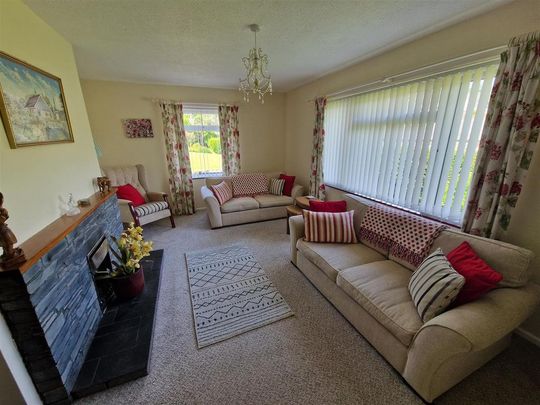 2 bedroom detached bungalow to rent - Photo 1