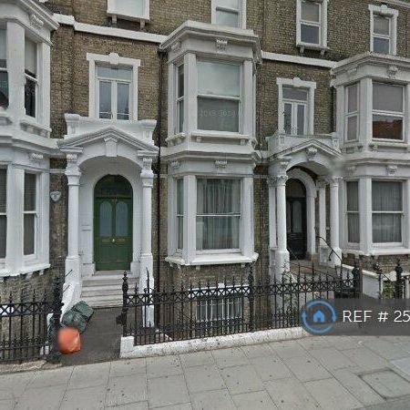 3 bedroom flat to rent - Photo 1