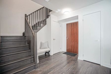 Condo Townhouse For Lease | W9248686 - Photo 2