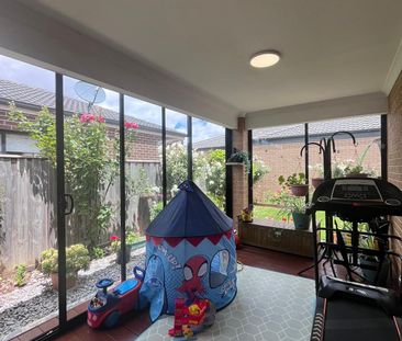 Family-Friendly Home with Modern Kitchen and Secure Parking - Photo 1