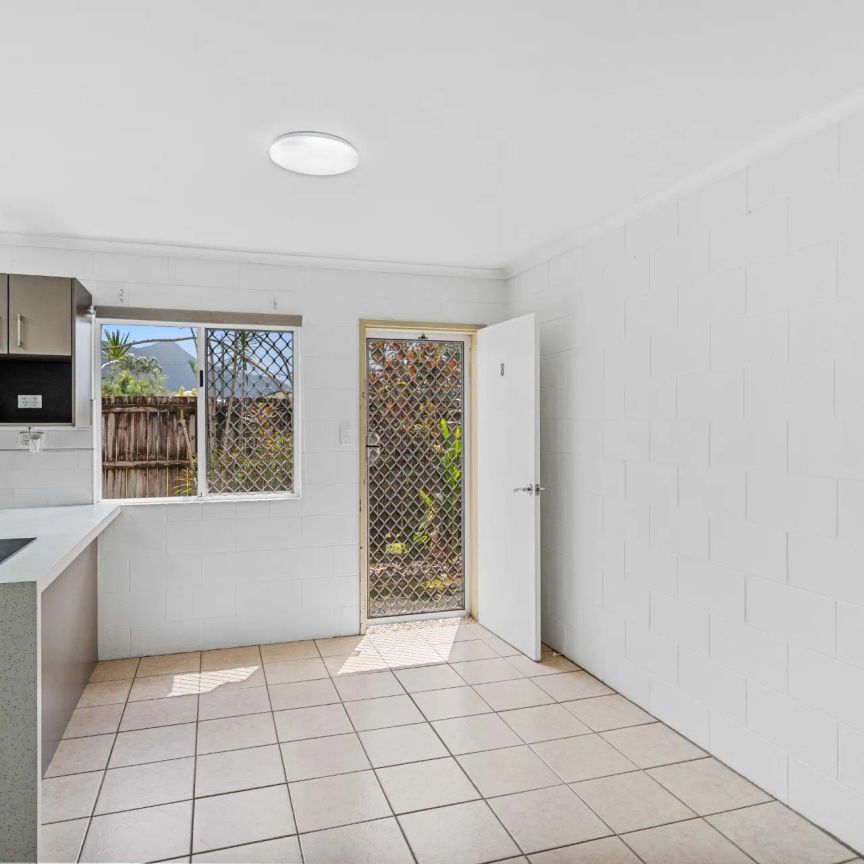 Spacious Townhouse with Private Courtyard - Photo 1