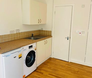 Studio Flat, Temple Road, CR0 - Photo 2