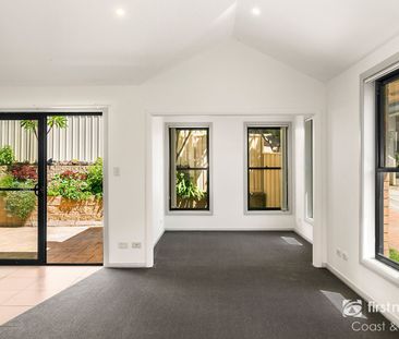 Low-Maintenance Single level Living - Photo 3