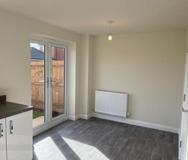3 bedroom semi-detached house to rent - Photo 2