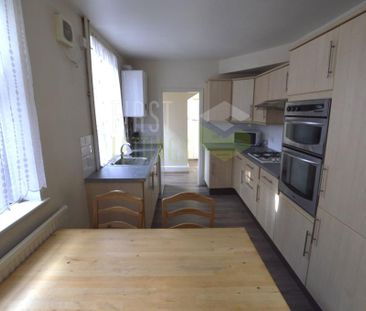 4 bedroom end of terrace house to rent - Photo 6