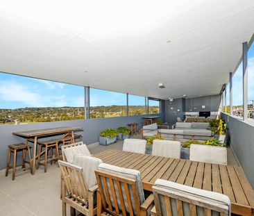 THIRD FLOOR APARTMENT IN CENTRAL LOCATION - Photo 2