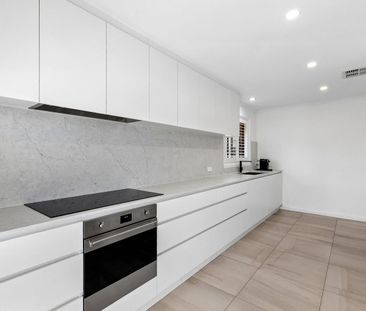 Modern Three Bedroom Home in Klemzig FOR RENT! - Photo 6