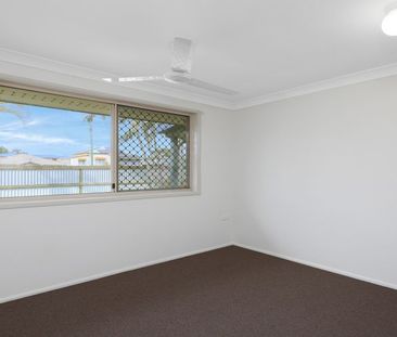 3 BEDROOM LOW-SET BRICK HOME ON THE SOUTH SIDE!!! - Photo 3