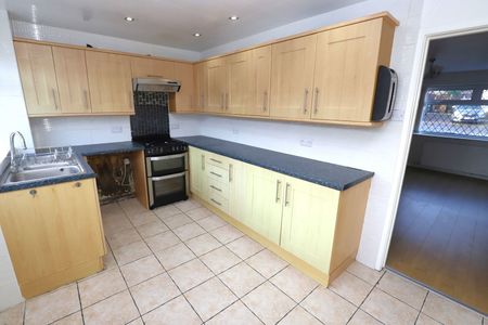 Neston Road, Walshaw, Bury, BL8 3DB - Photo 5