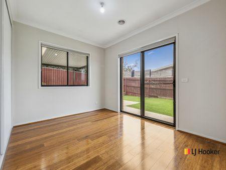 Spacious 4 Bedroom Home - Photo 2