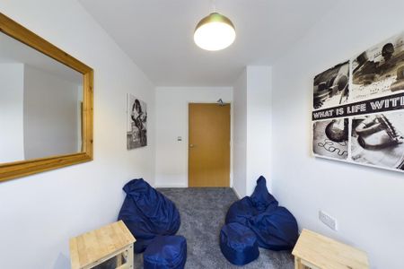 2 bedroom flat to rent - Photo 2