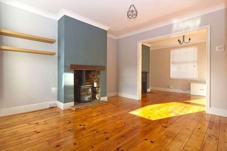 Just Refurbished! A Spacious Victorian Terraced Home With Large Double Bedrooms In New Bradwell, MK13 - Photo 2