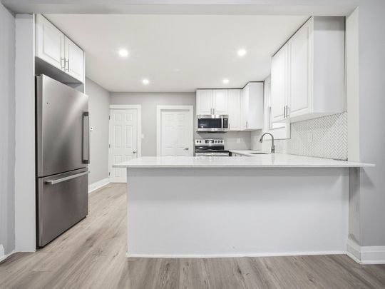 For Lease - 266 Beach Road Unit# Upper, Hamilton, Ontario - Photo 1