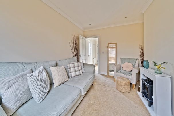 3 bedroom end of terrace house to rent - Photo 1