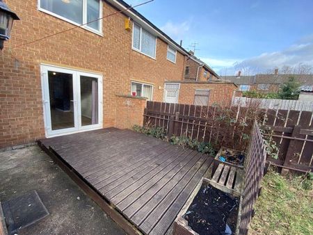 3 bedroom semi-detached house to rent - Photo 3
