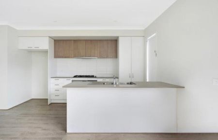 Clyde North - Photo 3