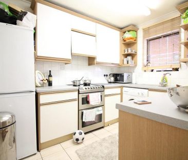 3 bedroom semi-detached house to rent - Photo 5