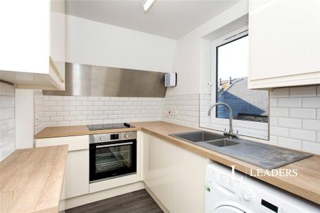 1 bedroom flat to rent - Photo 3