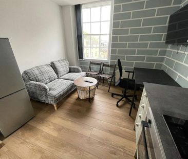 1 bedroom private hall to rent - Photo 2