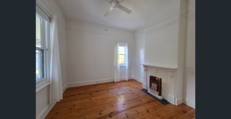 Cozy Villa in the Heart of Semaphore - Photo 2