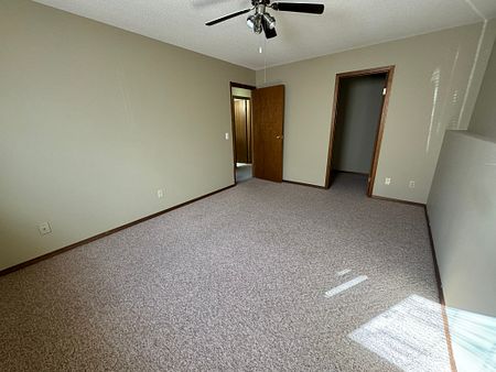 Pet Friendly Townhouse in Clearview! AMAZING VALUE! - Photo 5