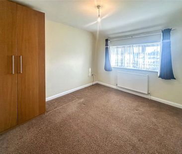 4 bedroom semi-detached house to rent - Photo 6