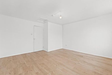 3 bedroom flat to rent - Photo 4