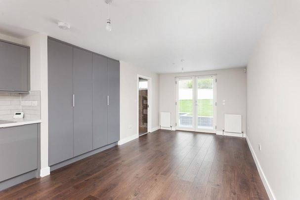 Studio to rent - Photo 1