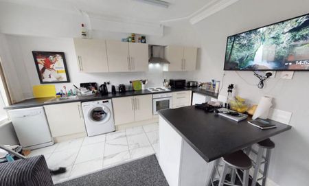 3 bedroom flat to rent - Photo 5