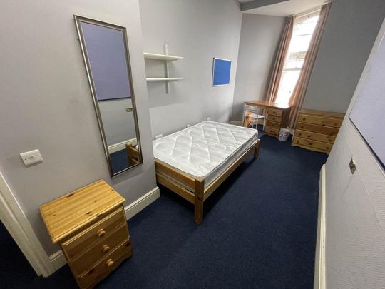 3 bedroom flat to rent - Photo 1