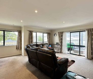 3-Bedroom Home in Lower Hutt! - Photo 1