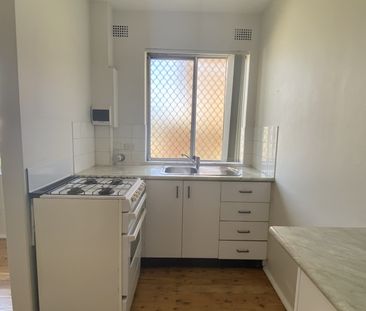 FANTASTIC 2 BEDROOM GROUND FLOOR UNIT - Photo 5