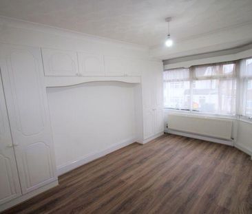 4 bedroom semi-detached house to rent - Photo 4