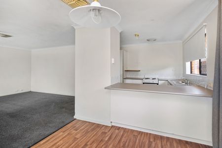 Brick home in a quiet location - Photo 2