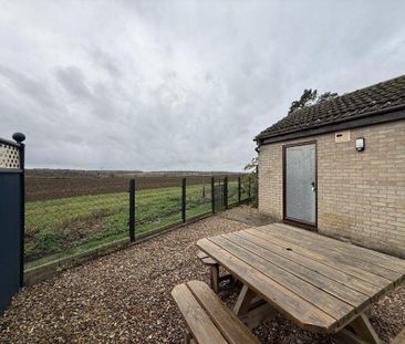 3 bedroom semi-detached house to rent - Photo 6