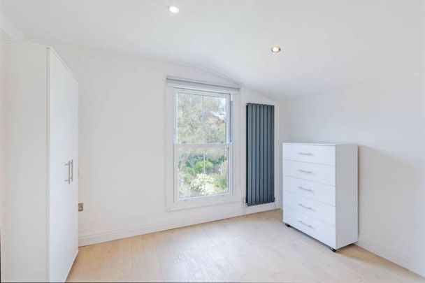 Modern Studio - Photo 1