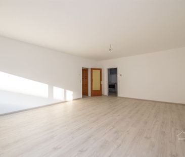 Vernieuwd en zonnig 2 slaapkamer appartement - Photo 3