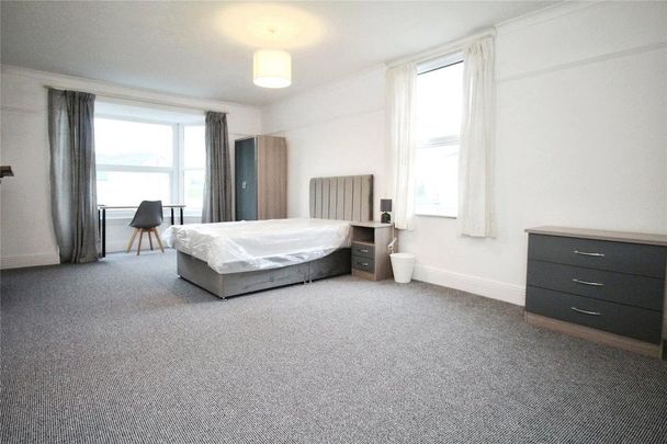 8 bedroom terraced house to rent - Photo 1