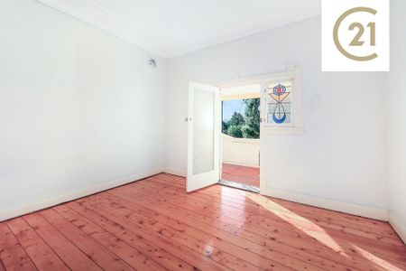 Three Bedroom House - Photo 2