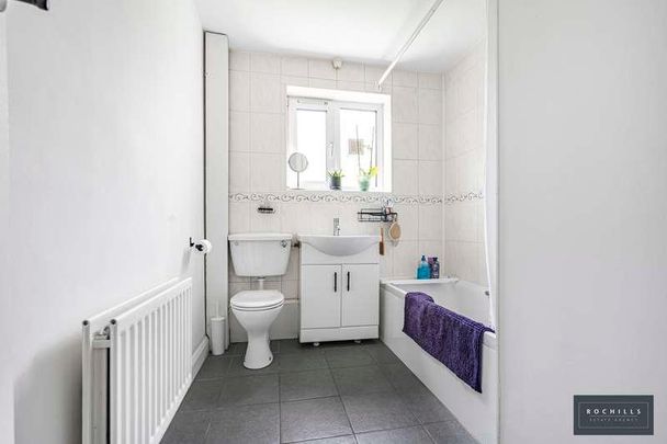 Nelson Close, Walton-on-thames, Surrey, KT12 - Photo 1